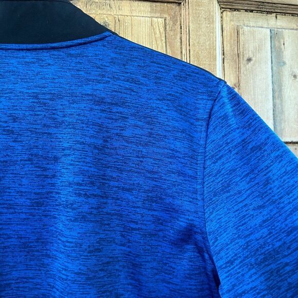 Under Armour Medium Loose Fit Pullover Sweater Blue Black Colorblock 1/4 Zip - Picture 6 of 6